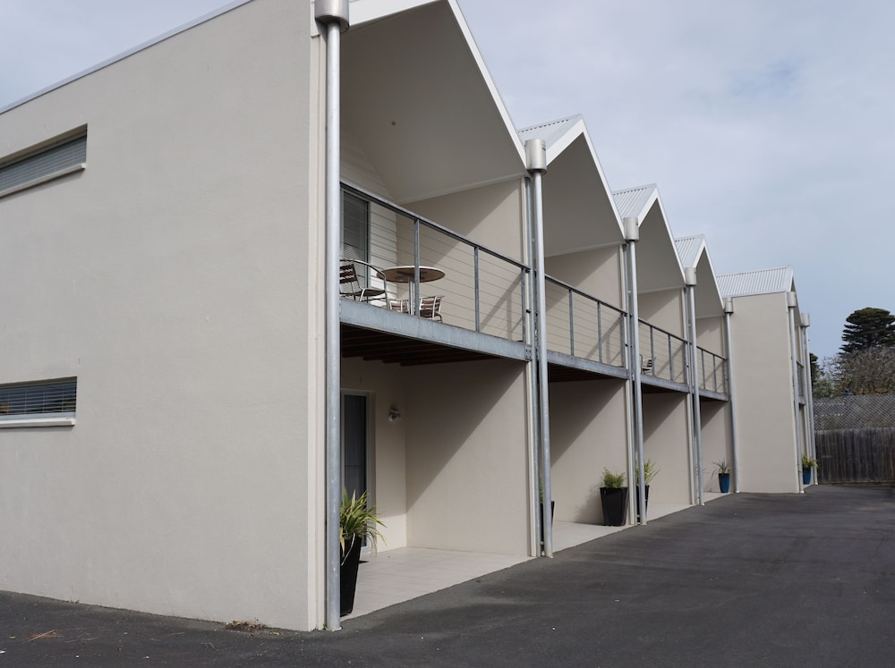 Ashmont Motor Inn & Apartments 2/31