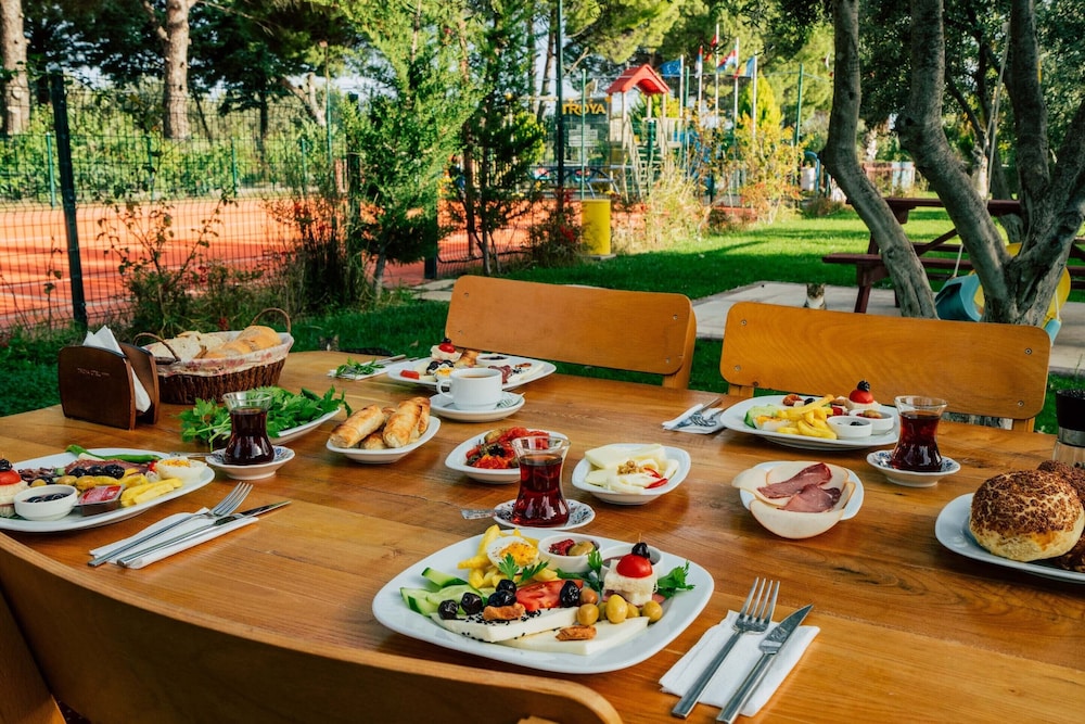 Troya Otel 34/50