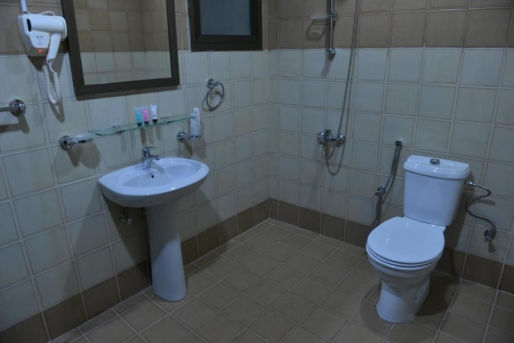 البرج الأول للشقق الفندقية(The First Tower Hotel Apartment) 26/29