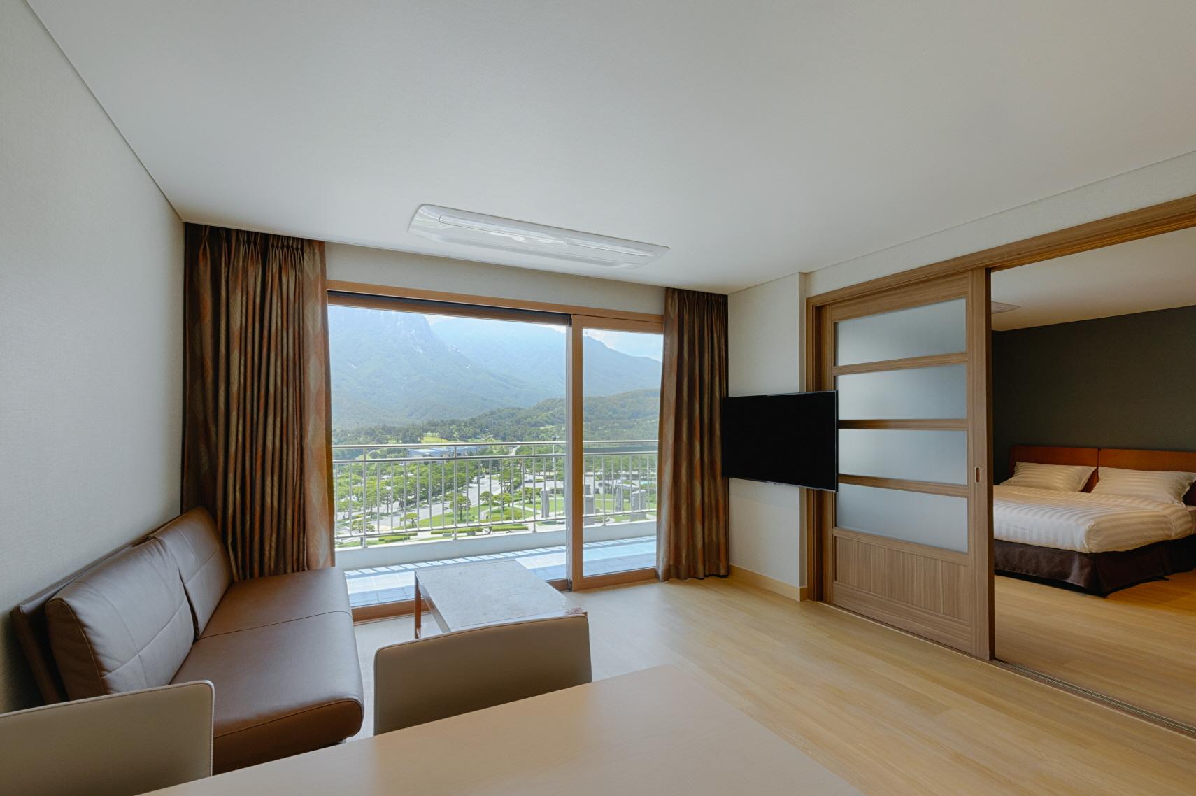 East, Suite, Mountain View