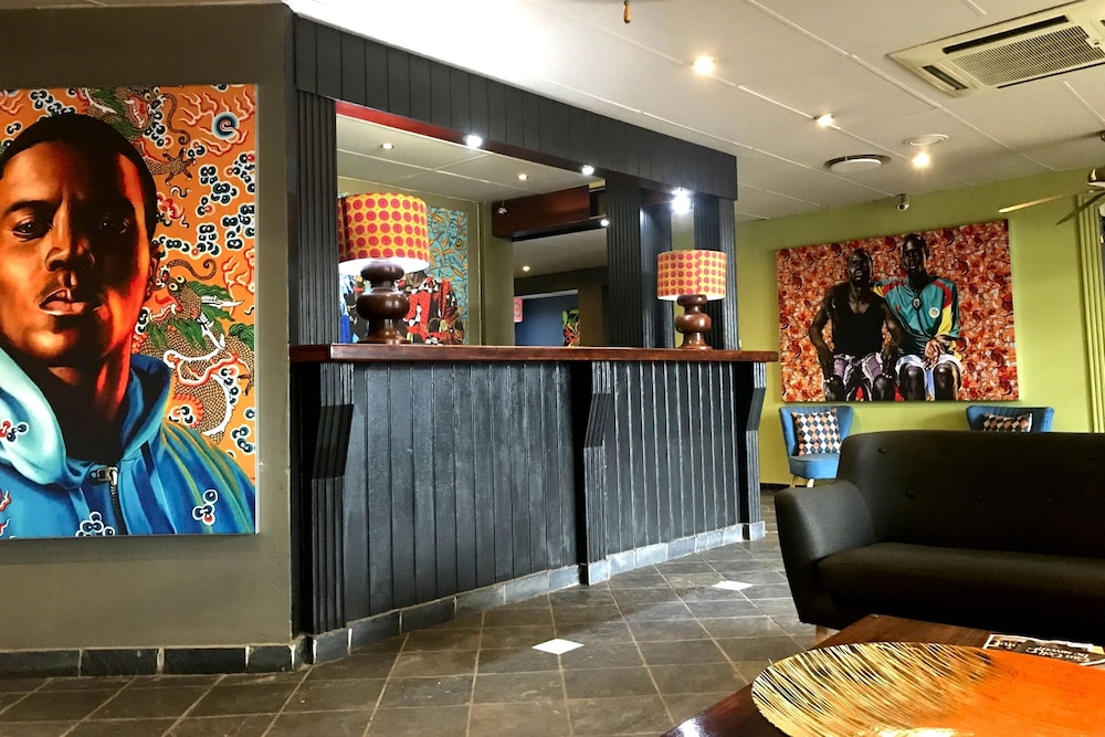 Elephant Springs Hotel &amp; Cabanas 9/80