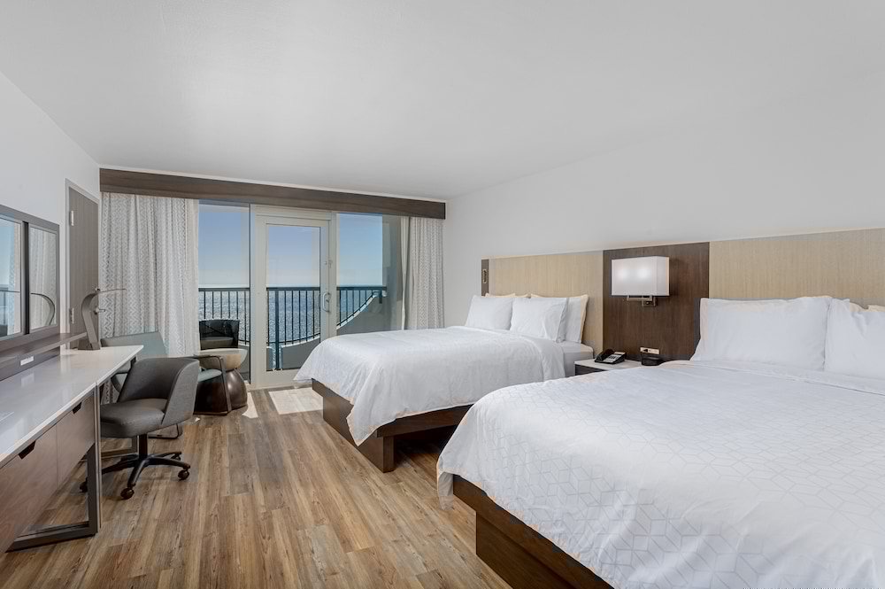 Holiday Inn Express Pensacola Beach 33/60