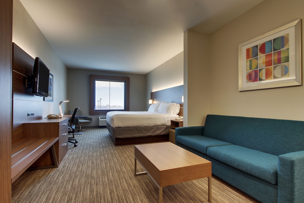 Holiday Inn Express Hotel & Suites Vernon College Area (HWY 287) 40/48
