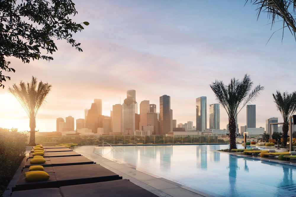 Thompson Houston, by Hyatt 66/72