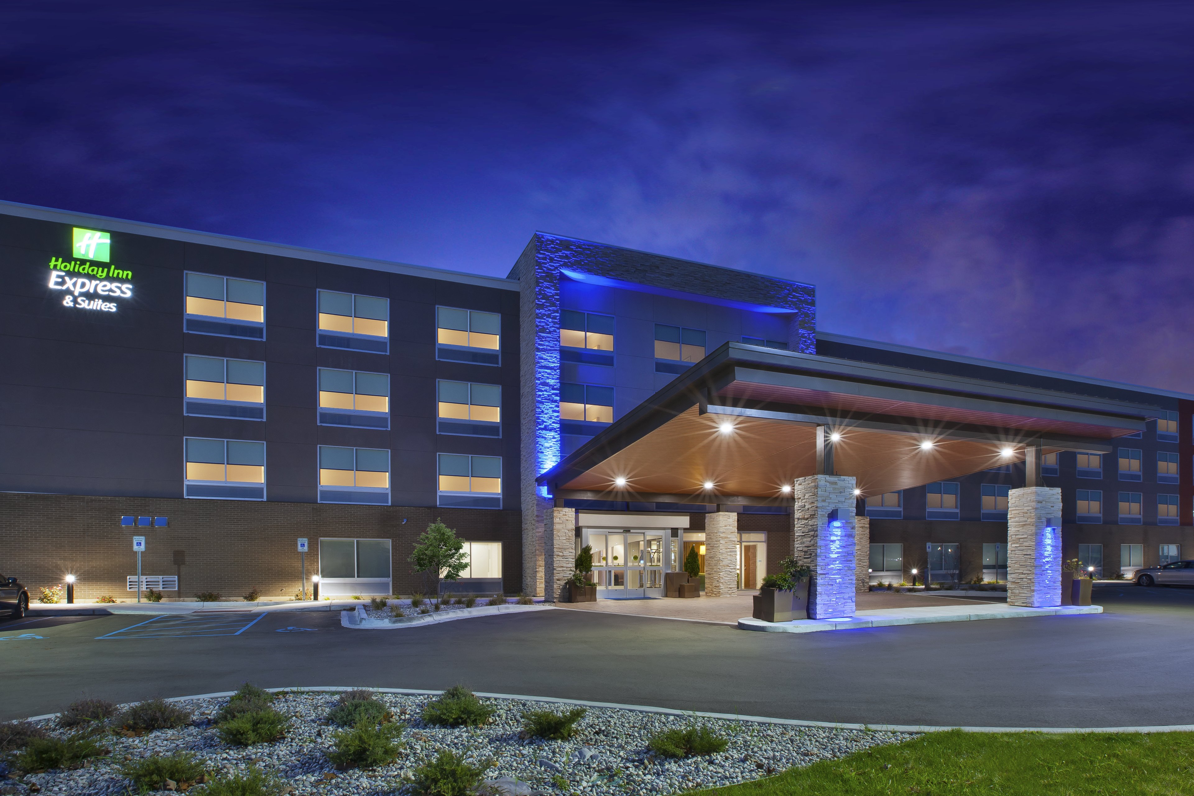 Holiday Inn Express Suites Grand Rapids Airport North 1/32