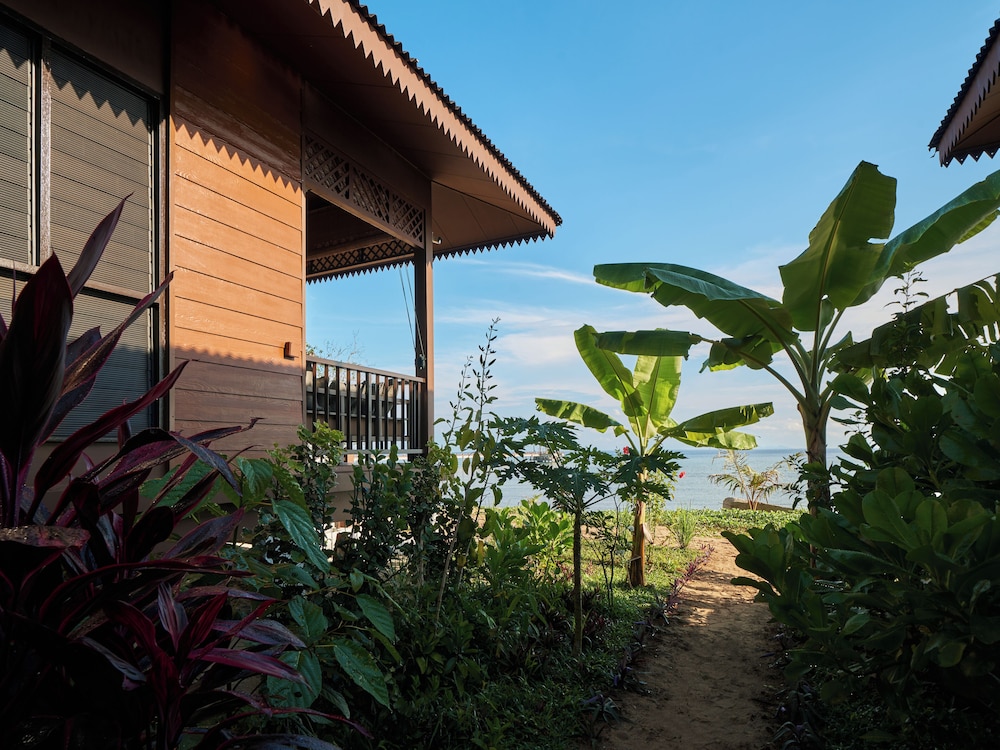 The Boathouse Pulau Tioman 60/63