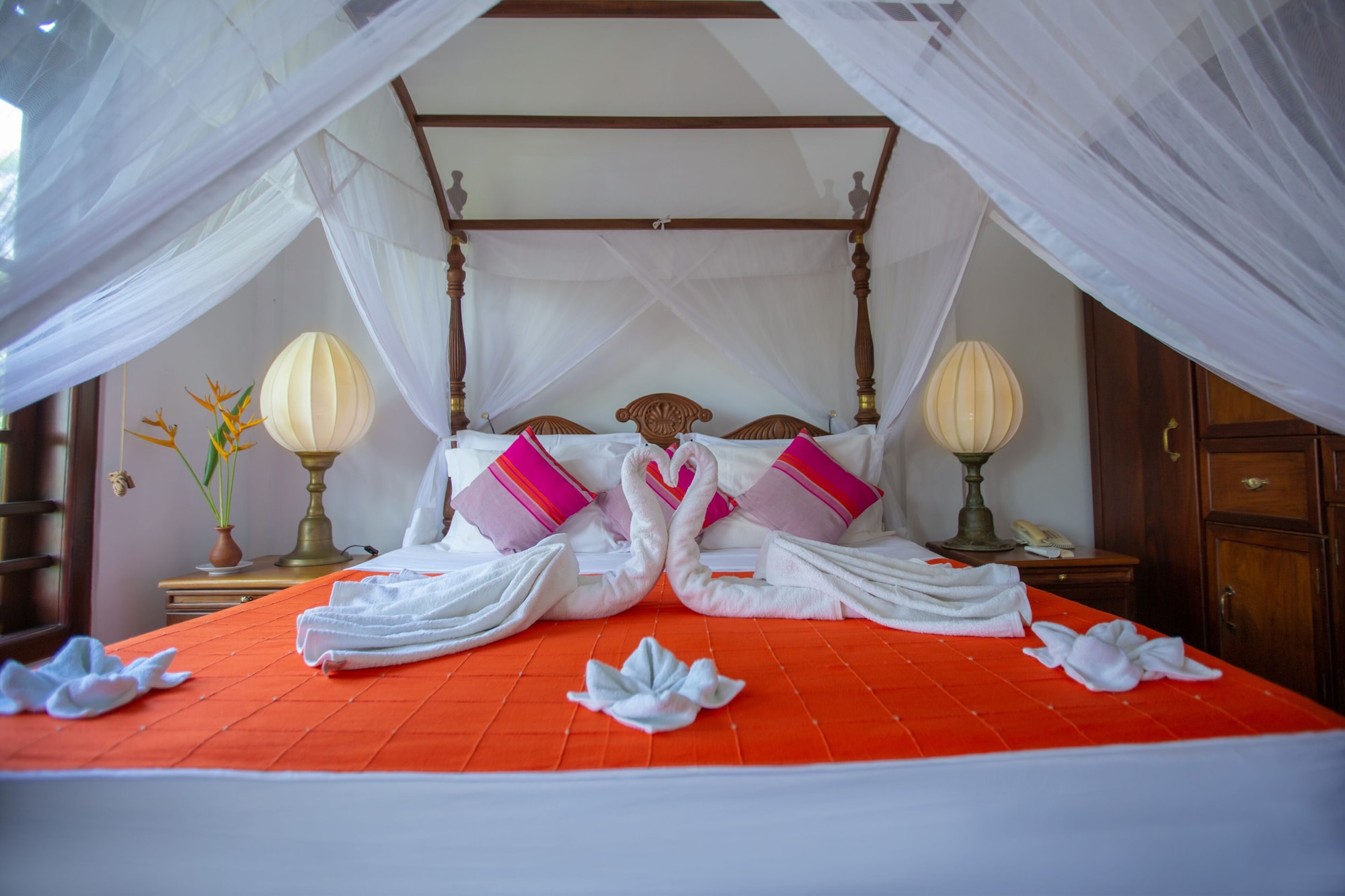 DELUXE, DOUBLE BED