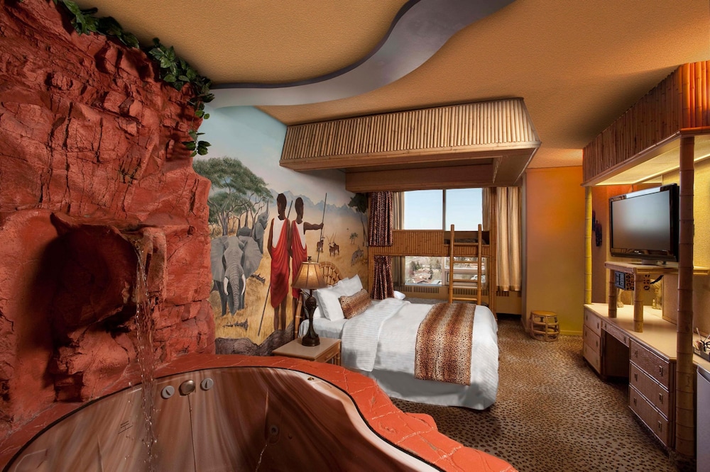 Fantasyland Hotel 53/84