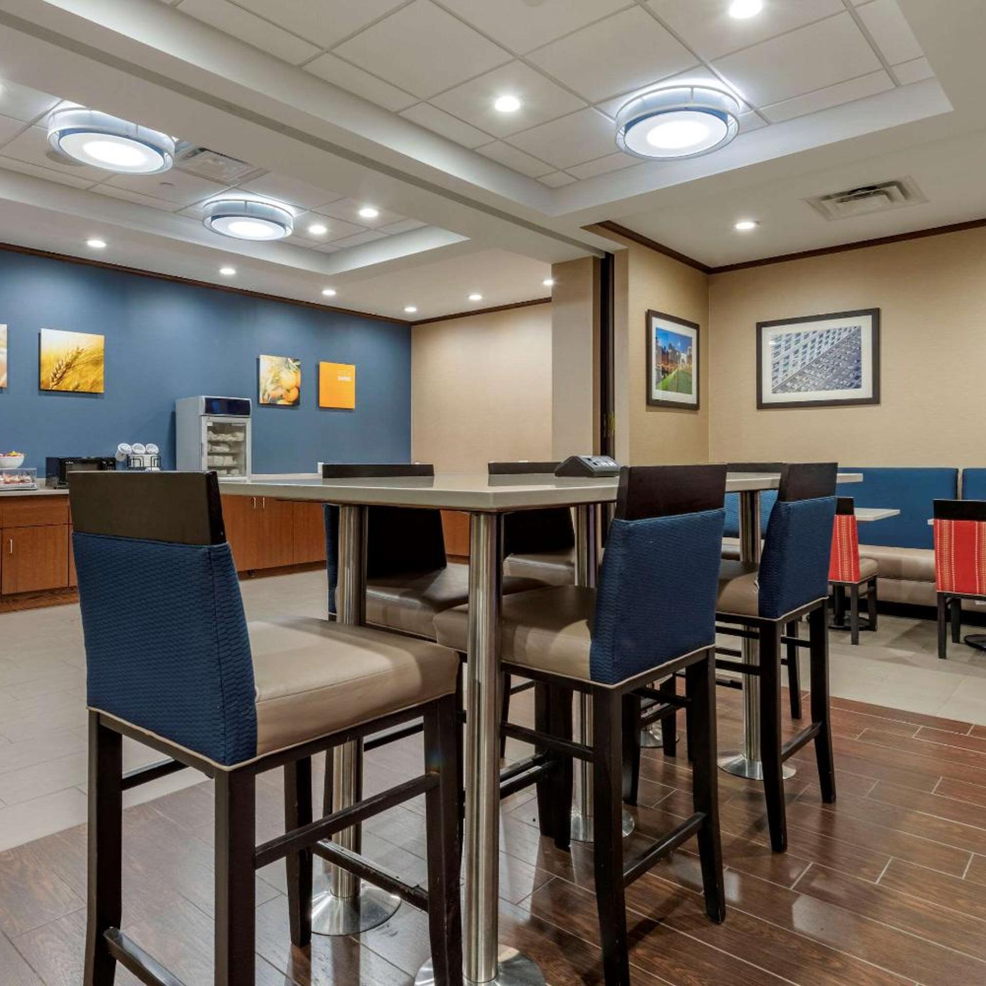 Comfort Inn & Suites 30/40