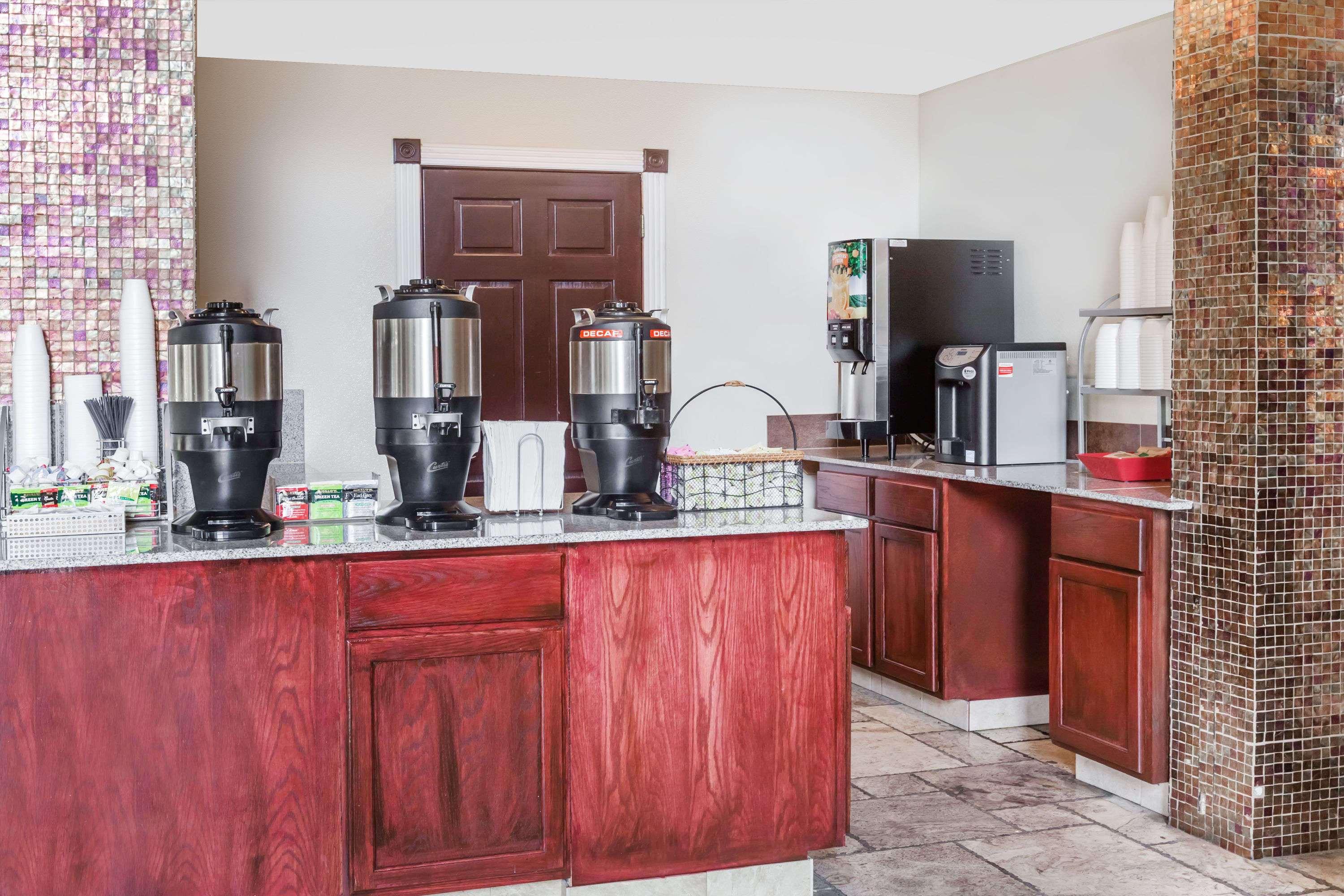 Hawthorn Extended Stay by Wyndham Dallas 3/14