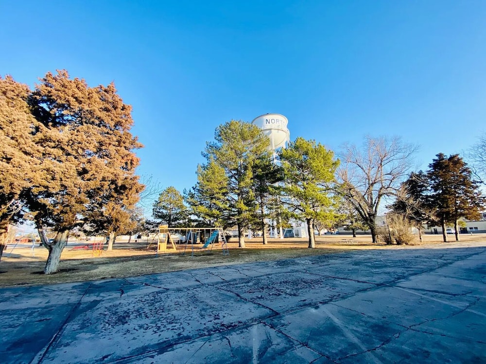 Hotel O Hillcrest Norton KS Hwy 36 31/43