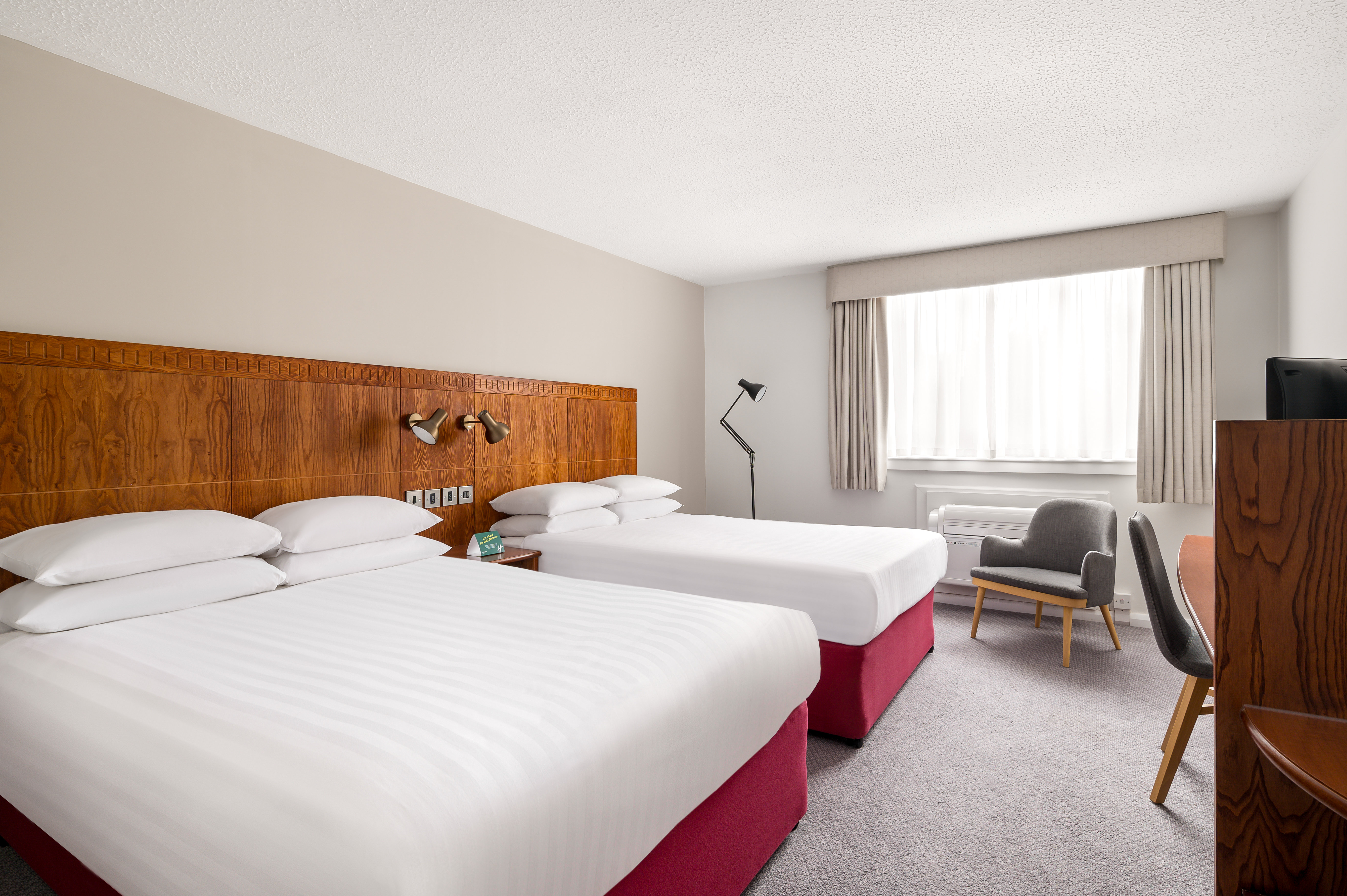 HOLIDAY INN NORTHAMPTON 11/50