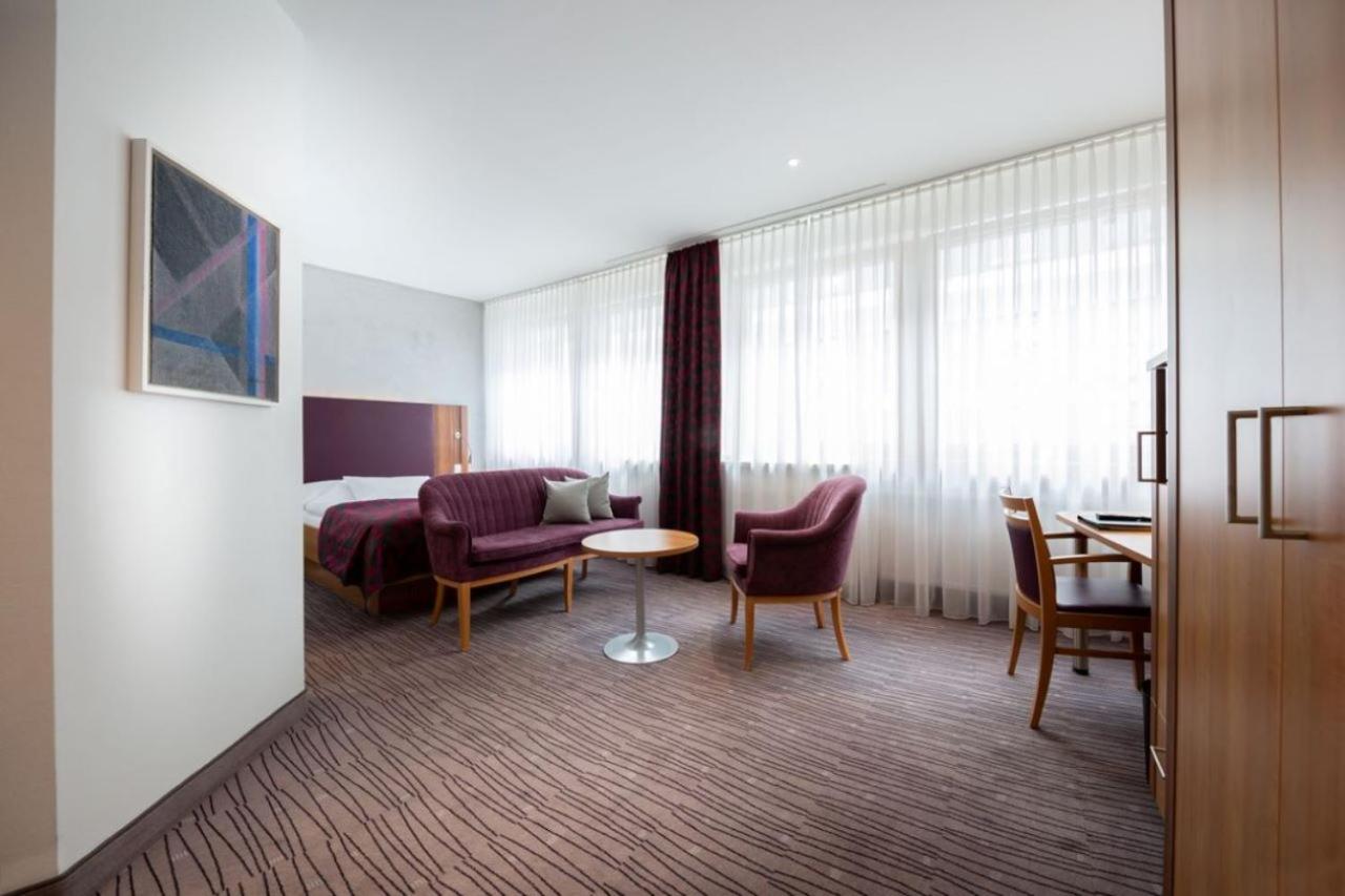 Kronenhotel Stuttgart 29/50