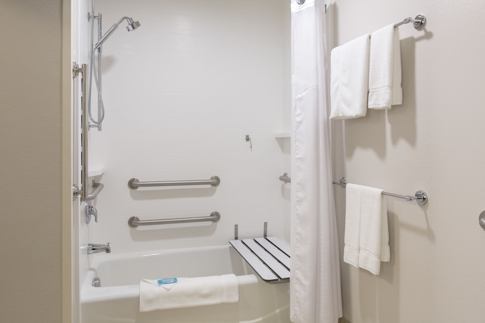 HOLIDAY INN EXPRESS & SUITES RAPID CITY - RUSHMORE SOUTH 17/50