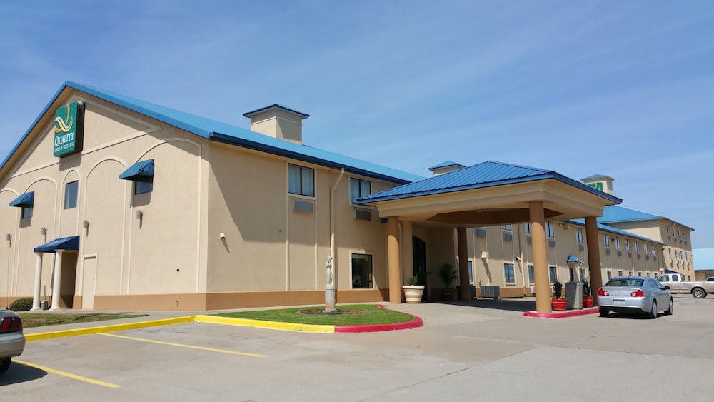 Quality Inn & Suites Wichita Falls I-44 thumb 4