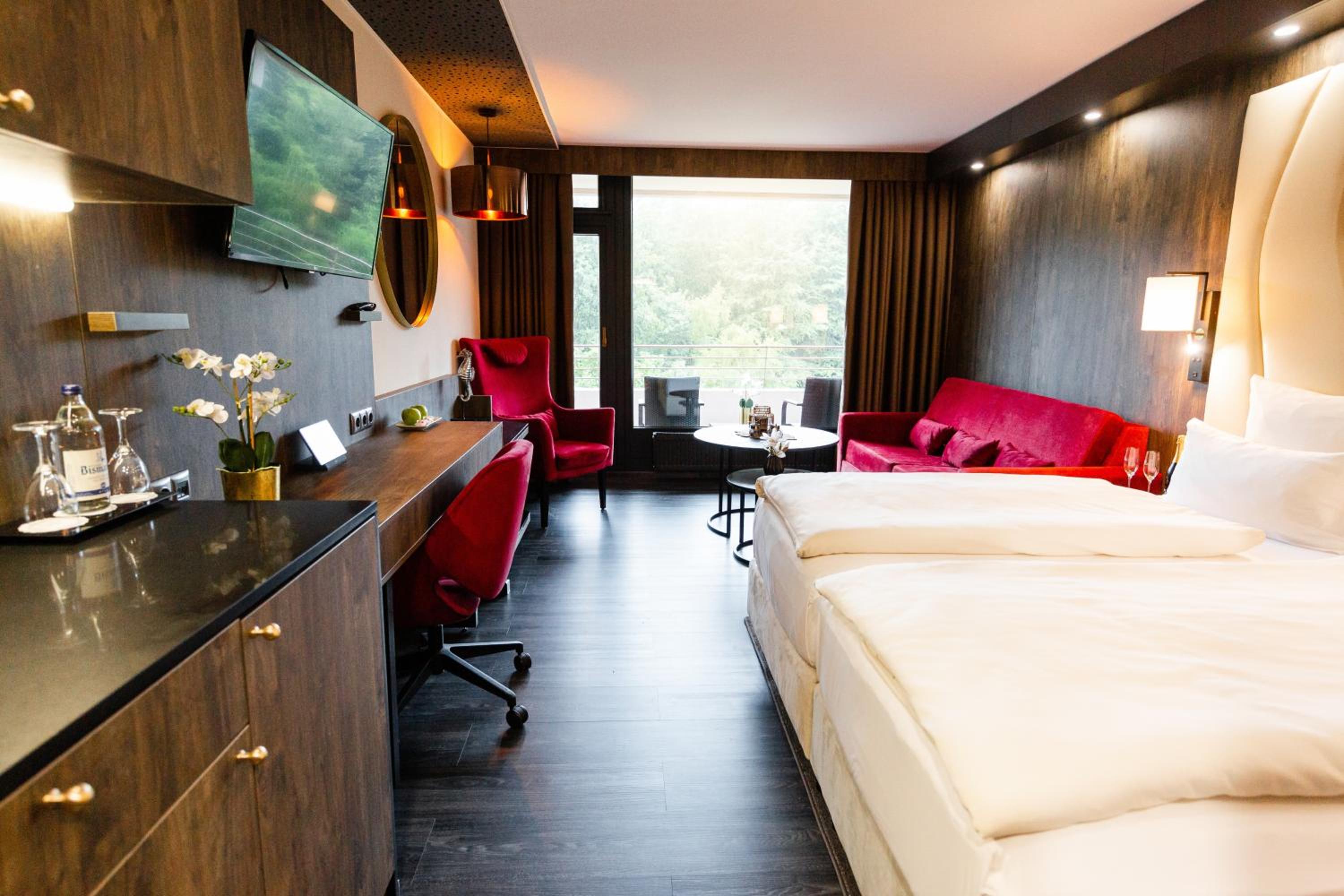 Comfort, Apartment, Queen Bed, Forest View, Sofa