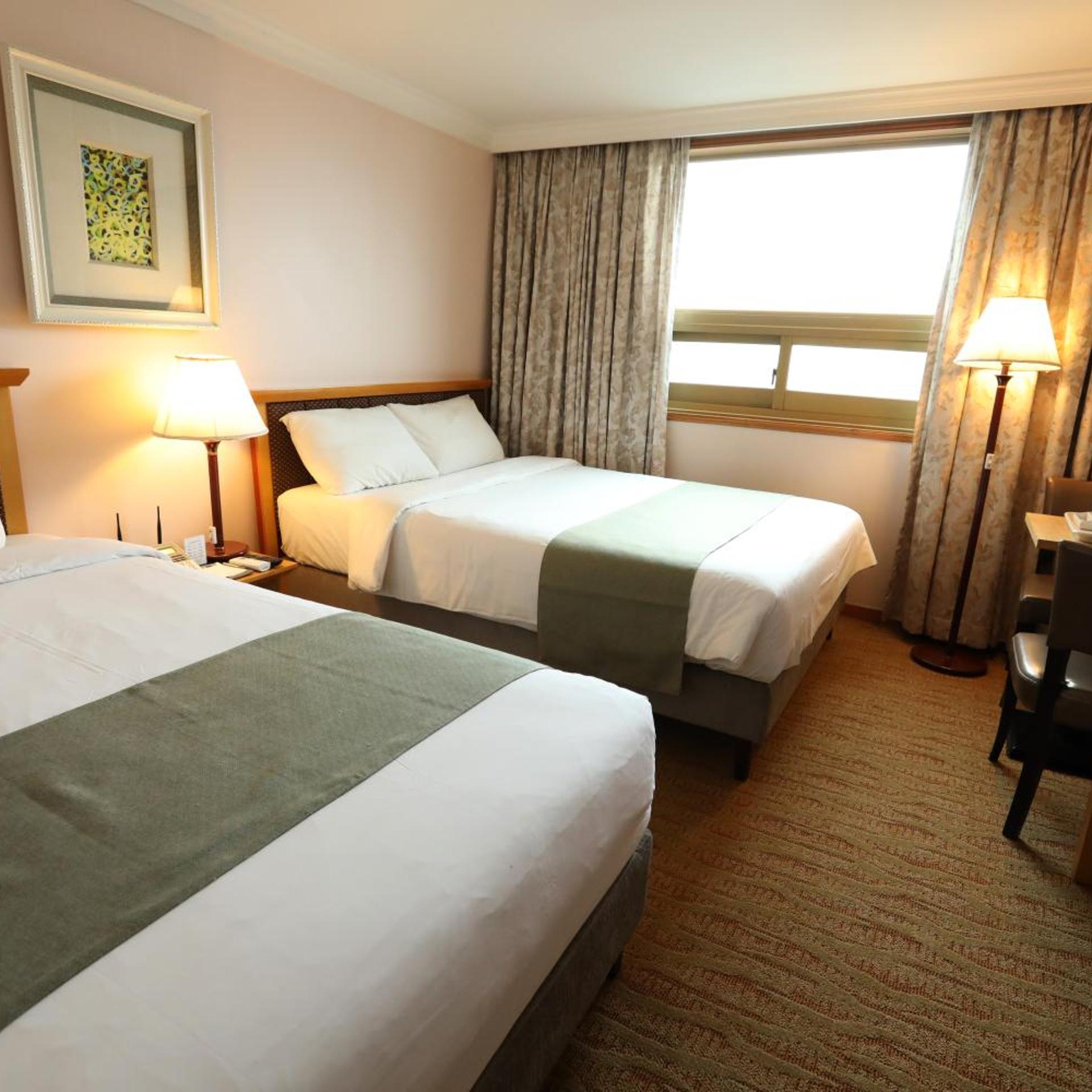 DELUXE, TWIN BEDS