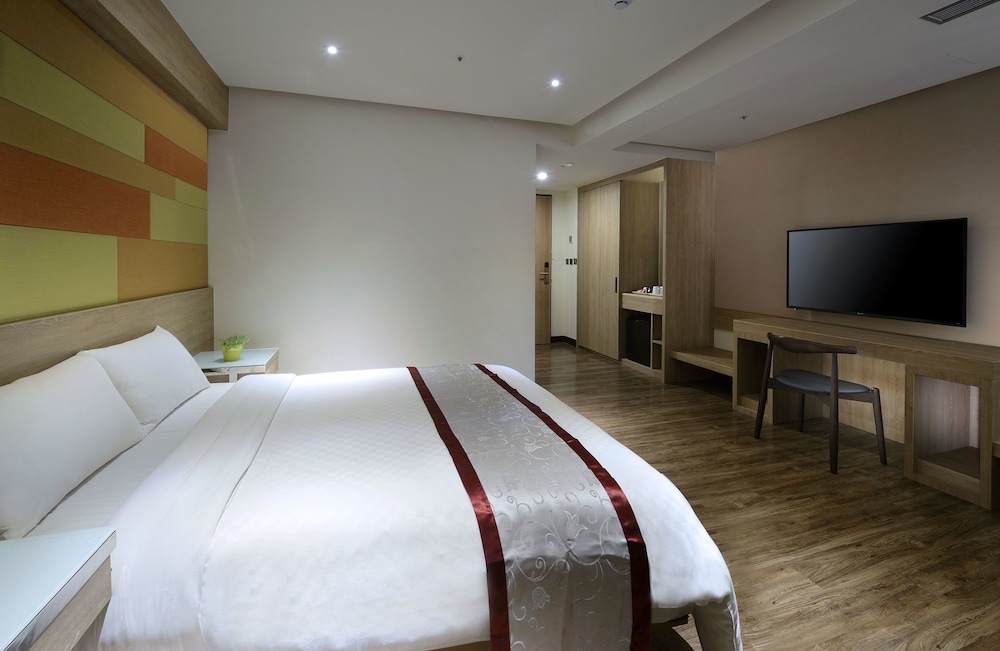 Cheng Pao Hotel 35/64