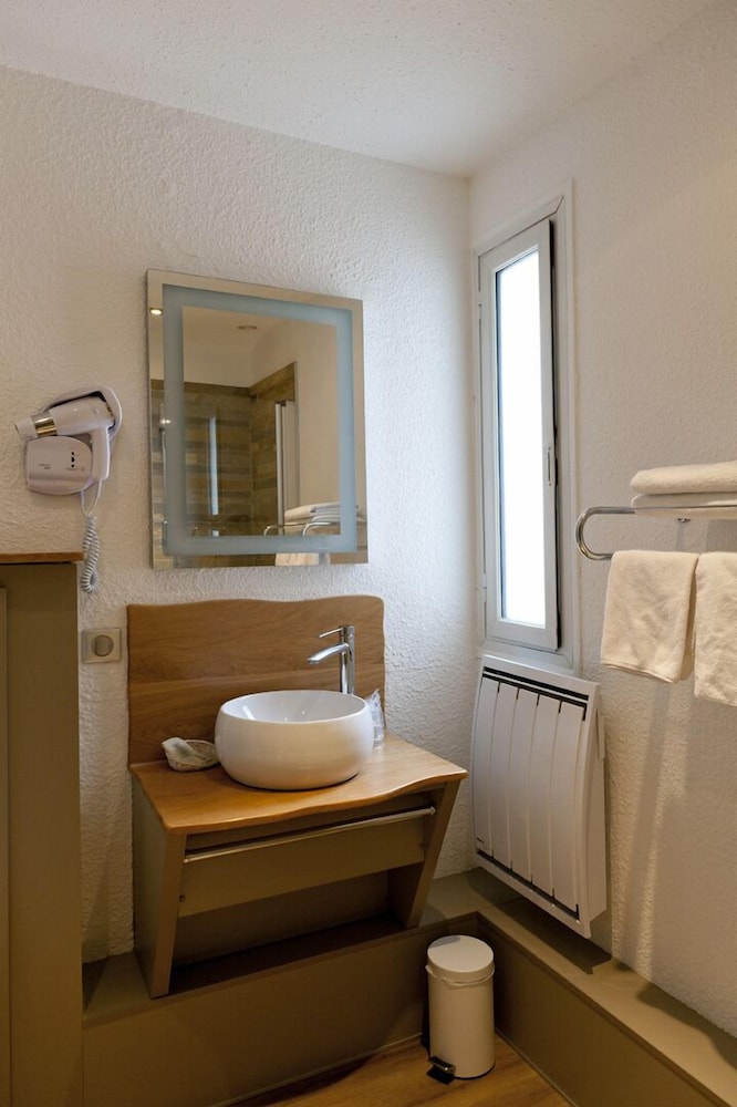 Logis Hotel Le Cheval Rouge 24/26