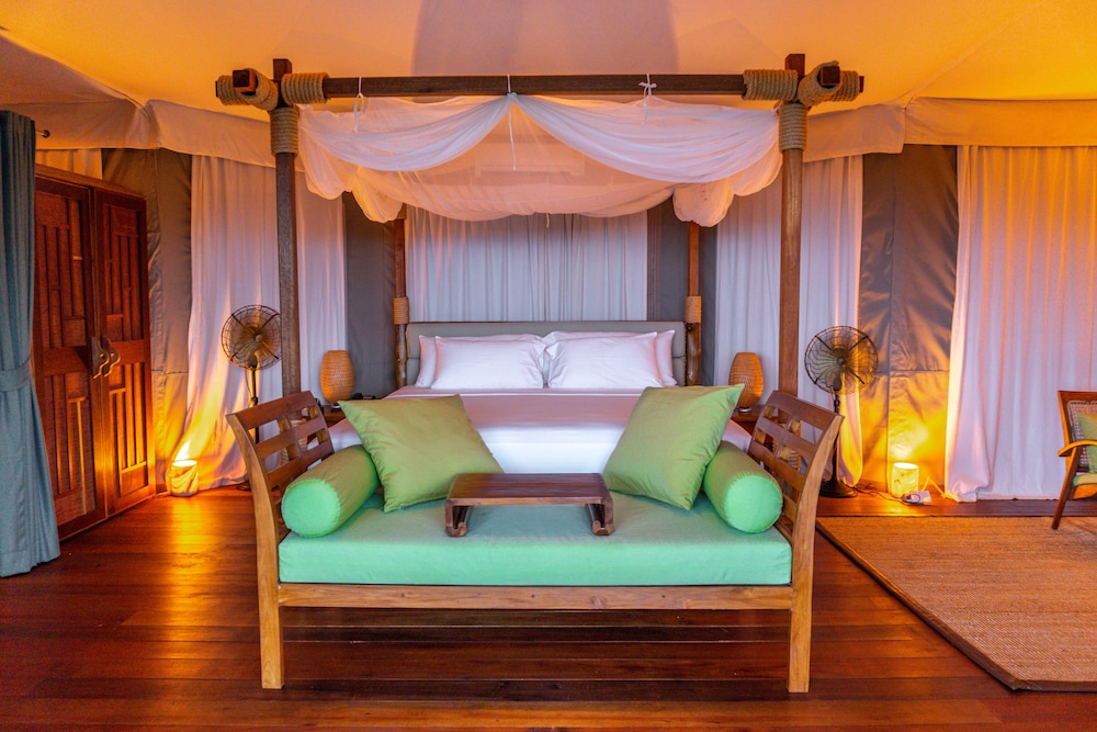 9 Hornbills Tented Camp 7/50