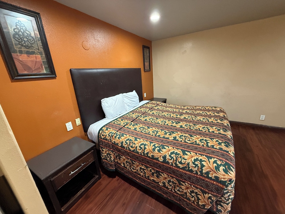 Rocky Inn Motel 13/44