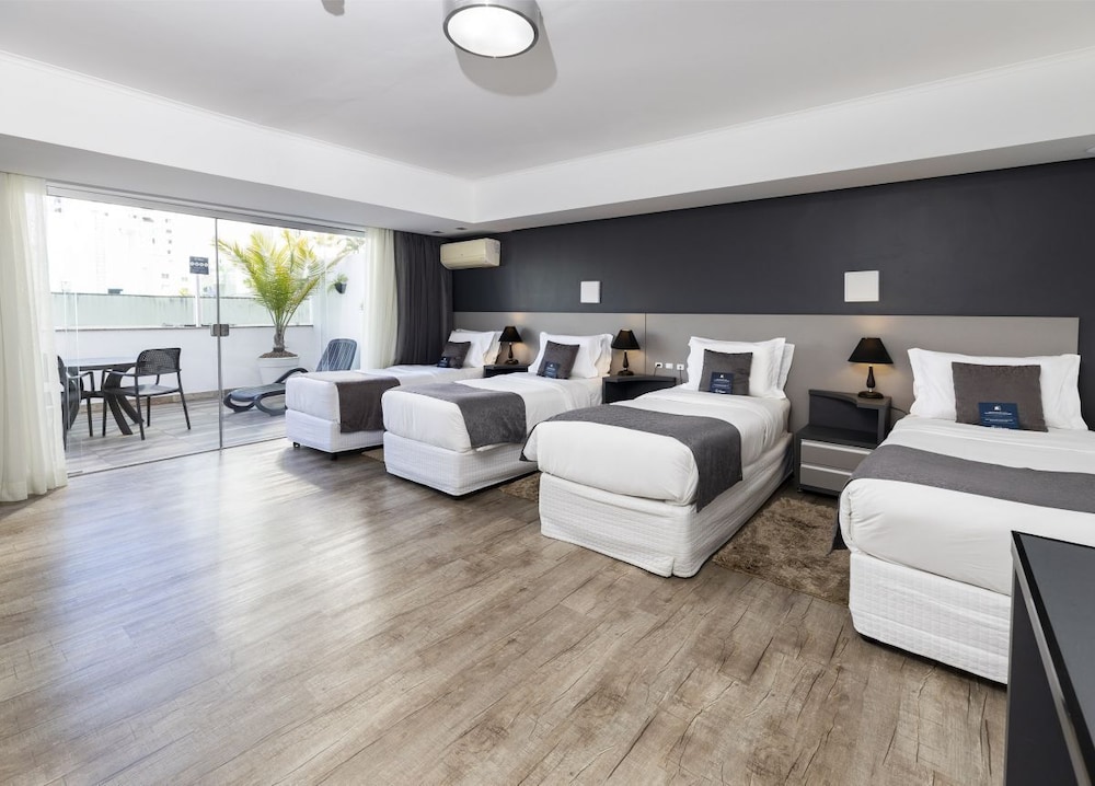 ROOM, QUADRUPLE