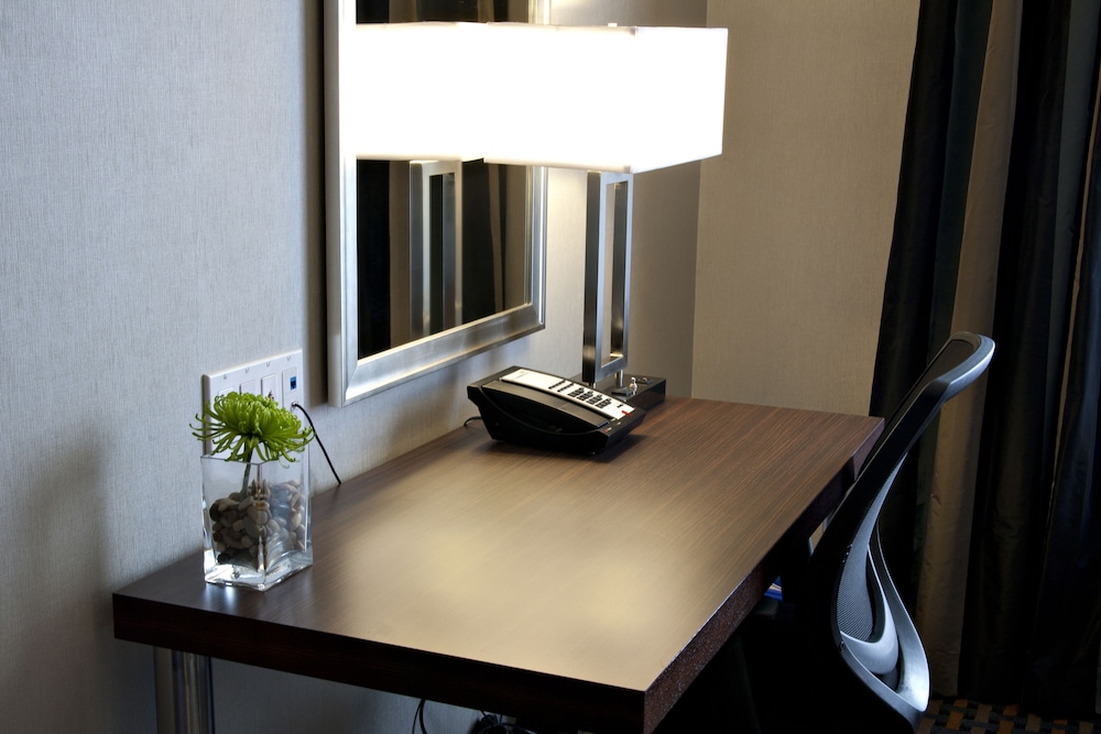 Holiday Inn Express Pembroke 46/51