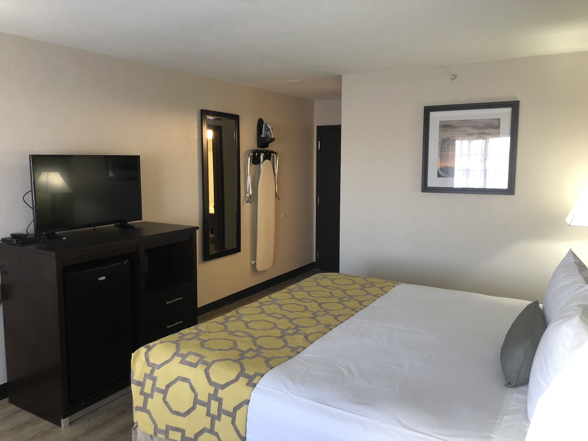ROOM, KING BED, ACCESSIBLE