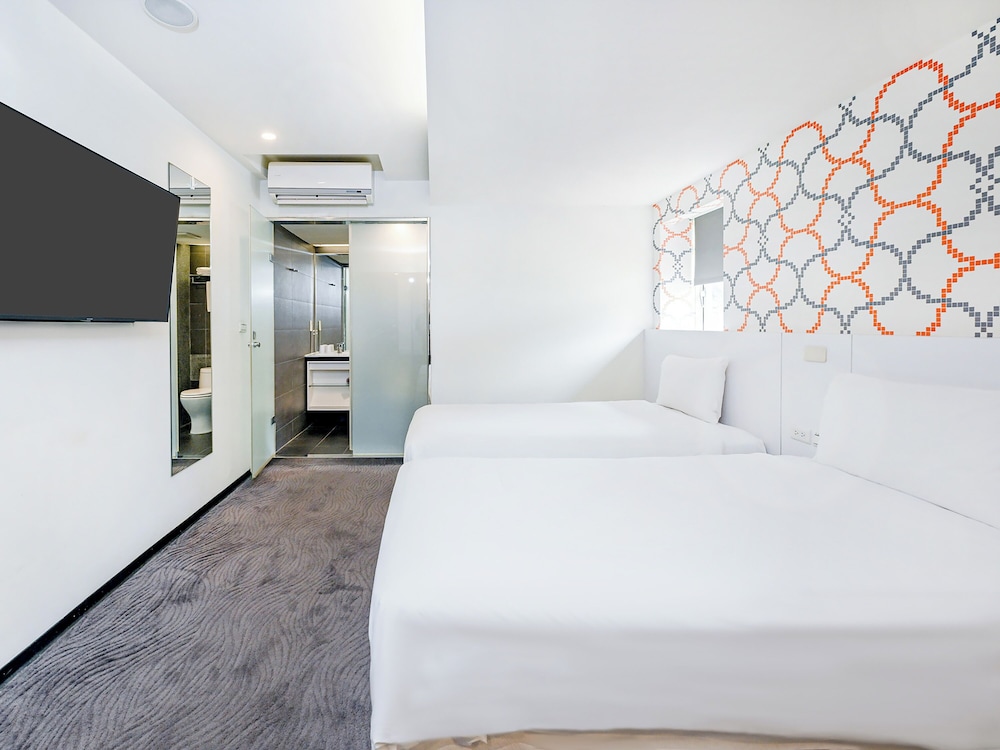 DELUXE, TWIN BEDS