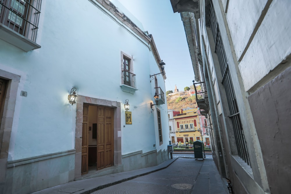 Hotel de la Paz 3/51