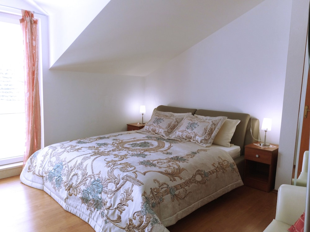 Adria Apartments 10/50