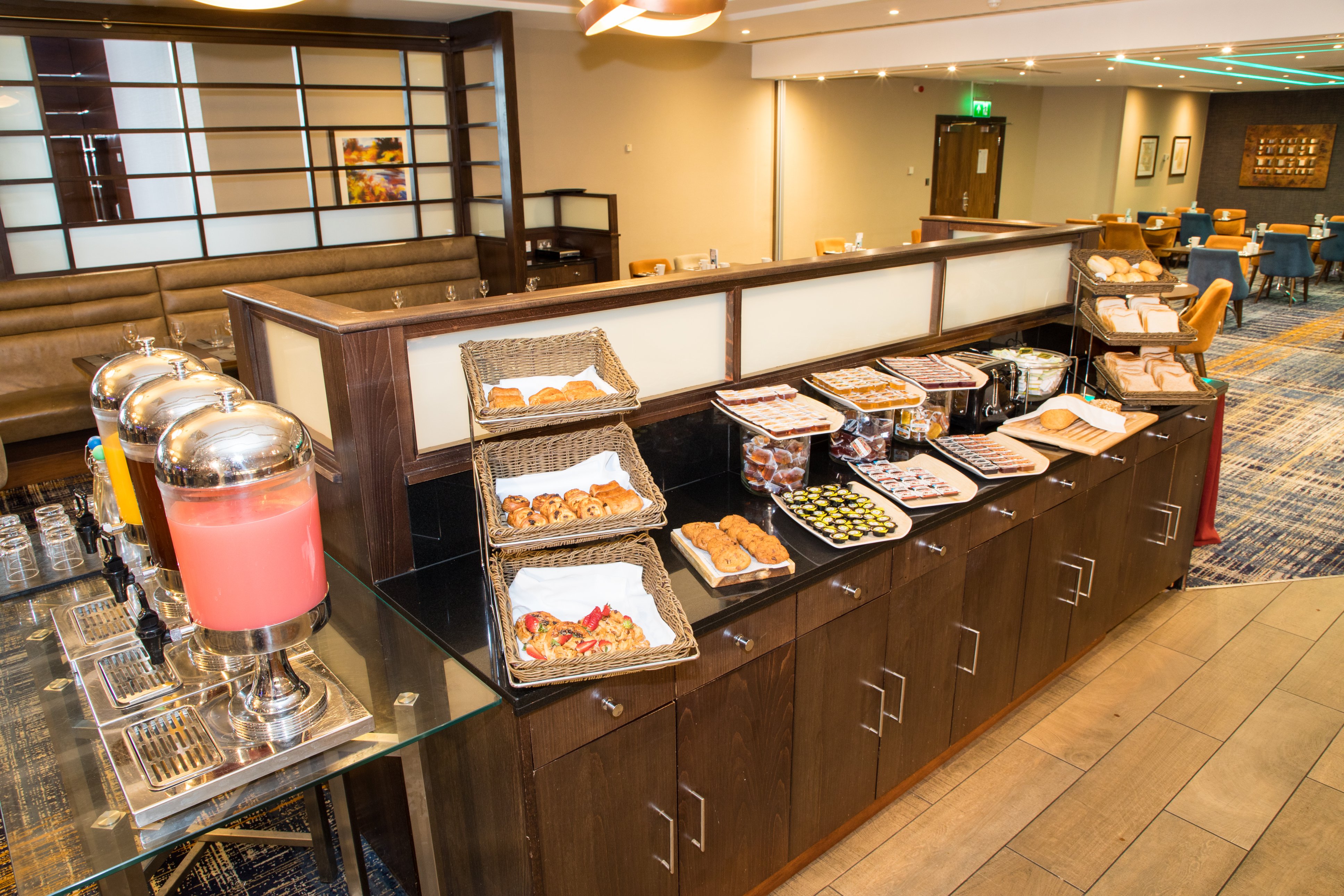 Crowne Plaza London Gatwick Airport 59/83