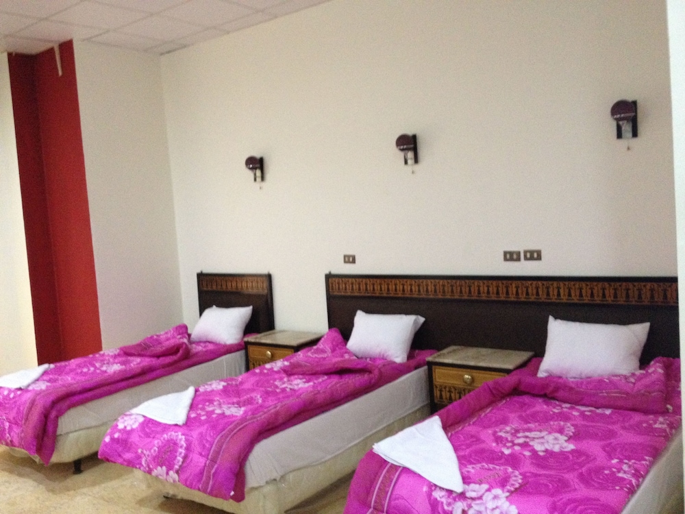 One Season Hostel 40/72