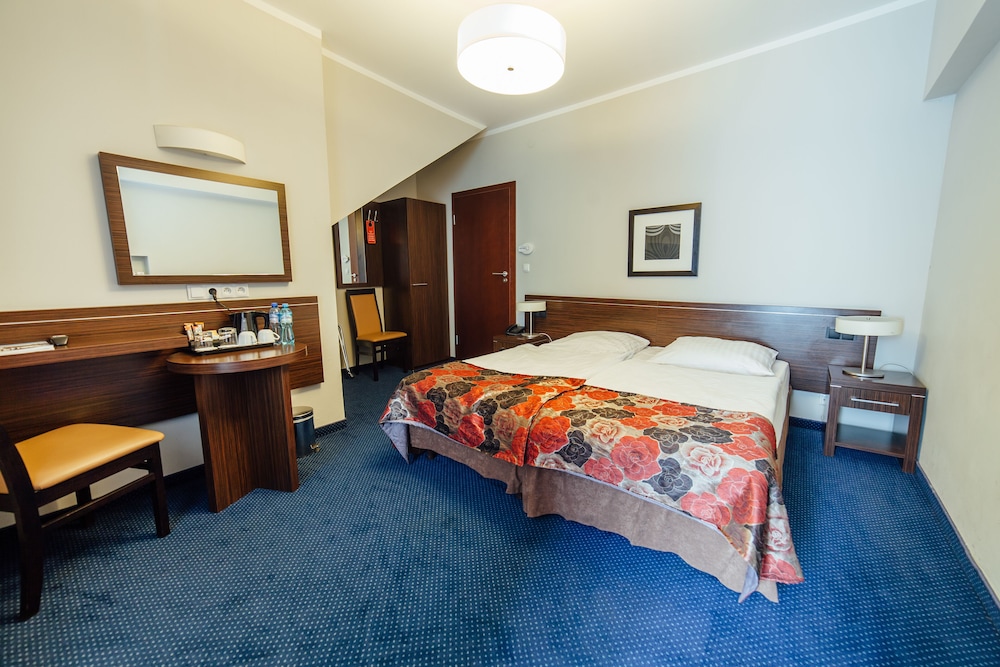 Rezydent Hotel 16/66