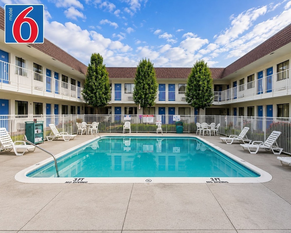 Motel6 Yreka, CA 57/62