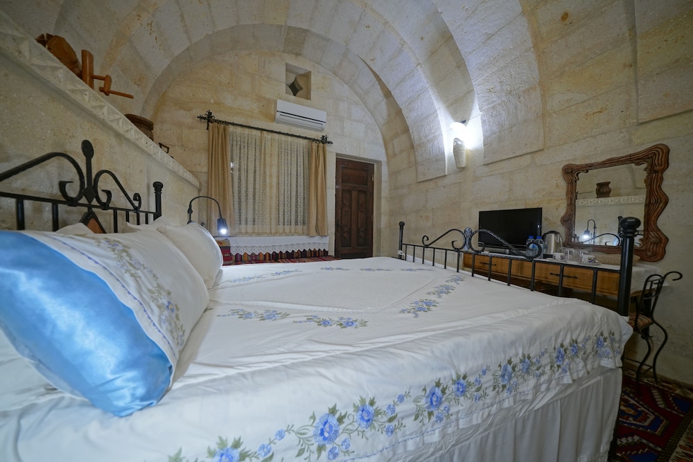 DELUXE, DOUBLE BED