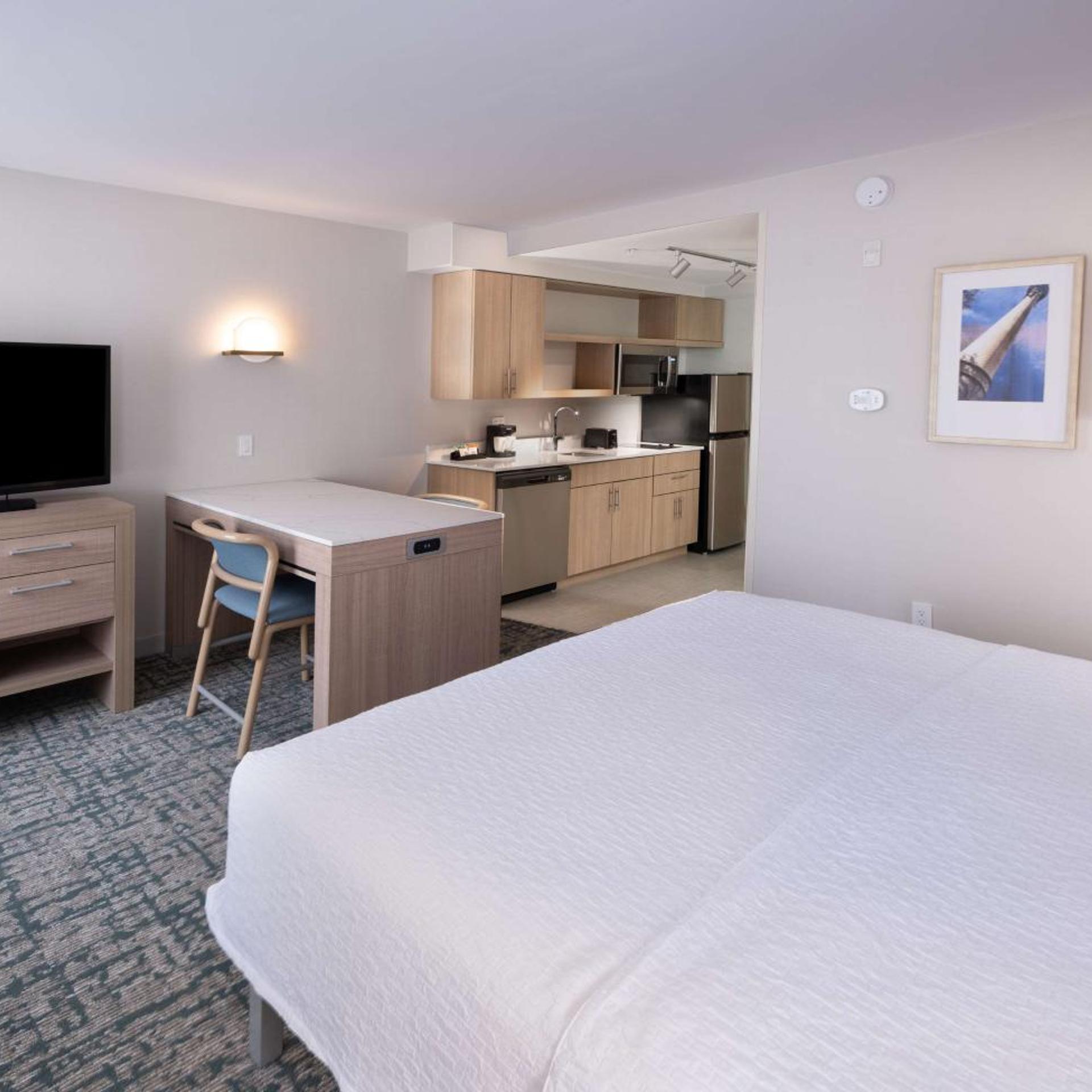 EFFICIENCY, DELUXE, SUITE, KING BED