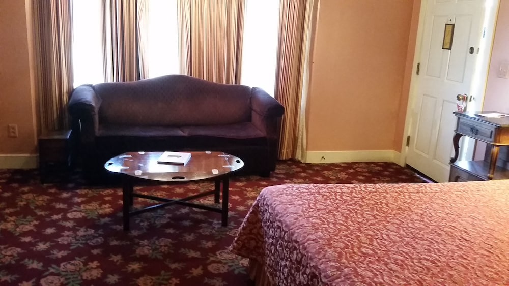 The Mendocino Hotel and Garden Suites 25/47