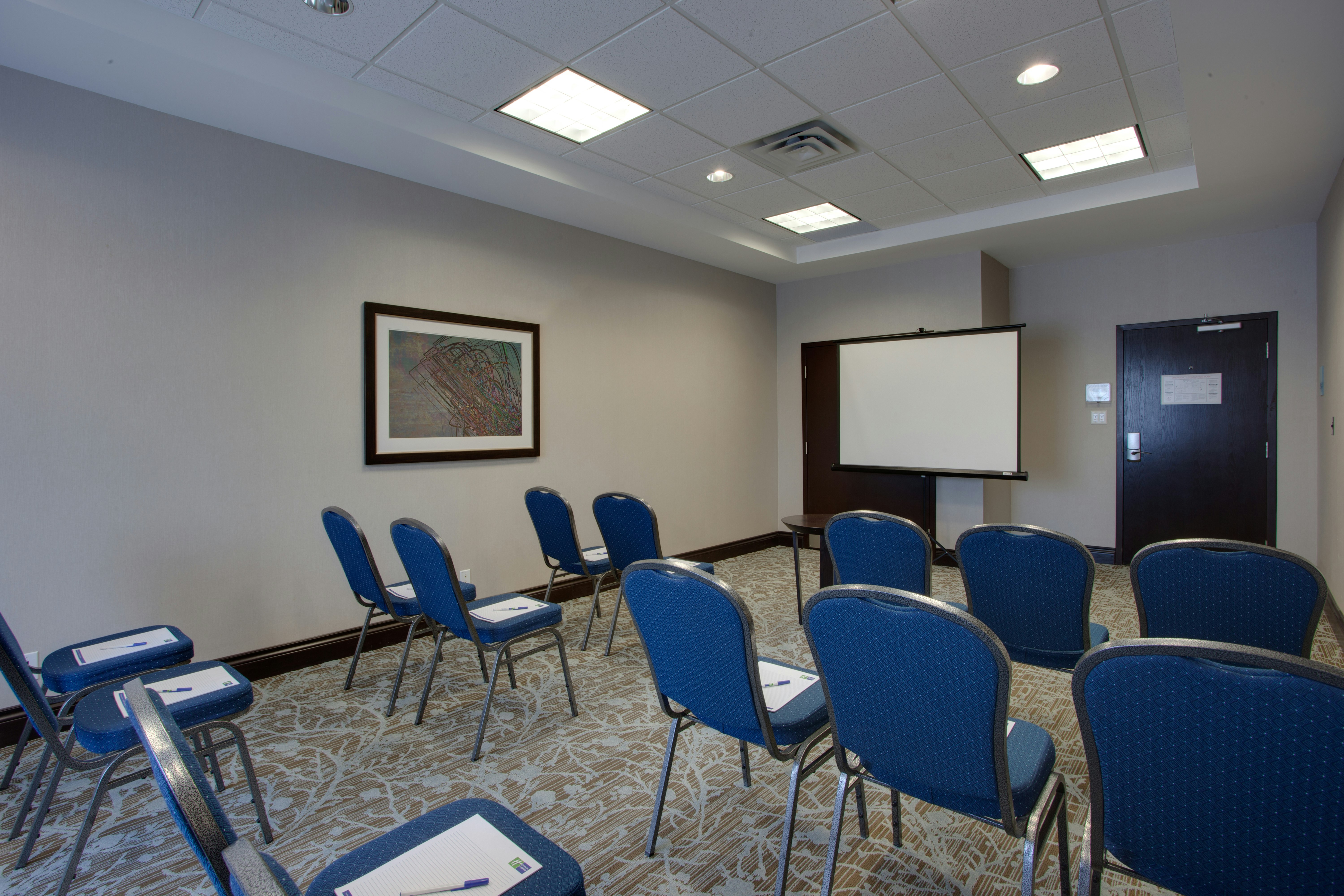 Holiday Inn Express And Suites Ottawa East Orleans 60/70