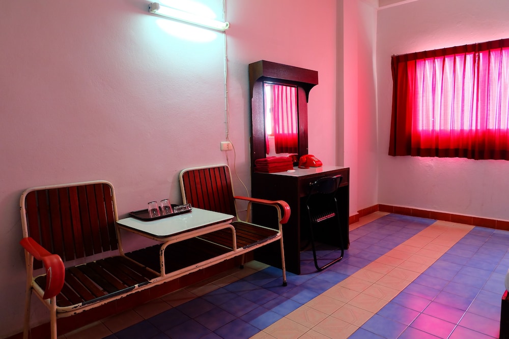 Thairungruang Backpackers Suratthani 8/16