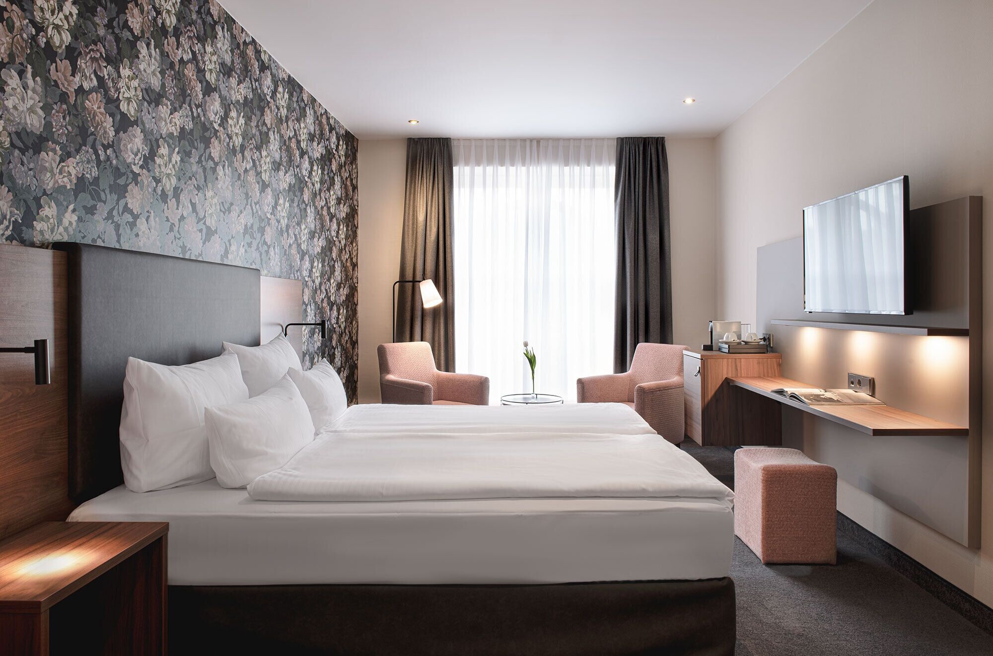 Classic, Queen Bed