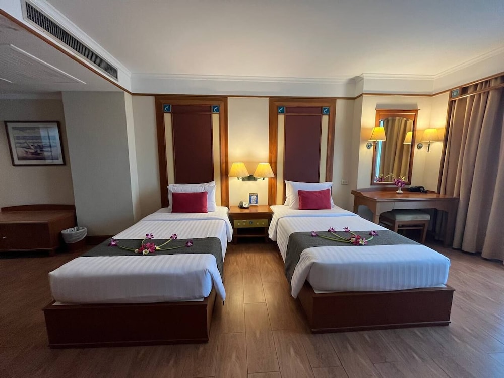 Cholchan Pattaya Beach Resort 30/74