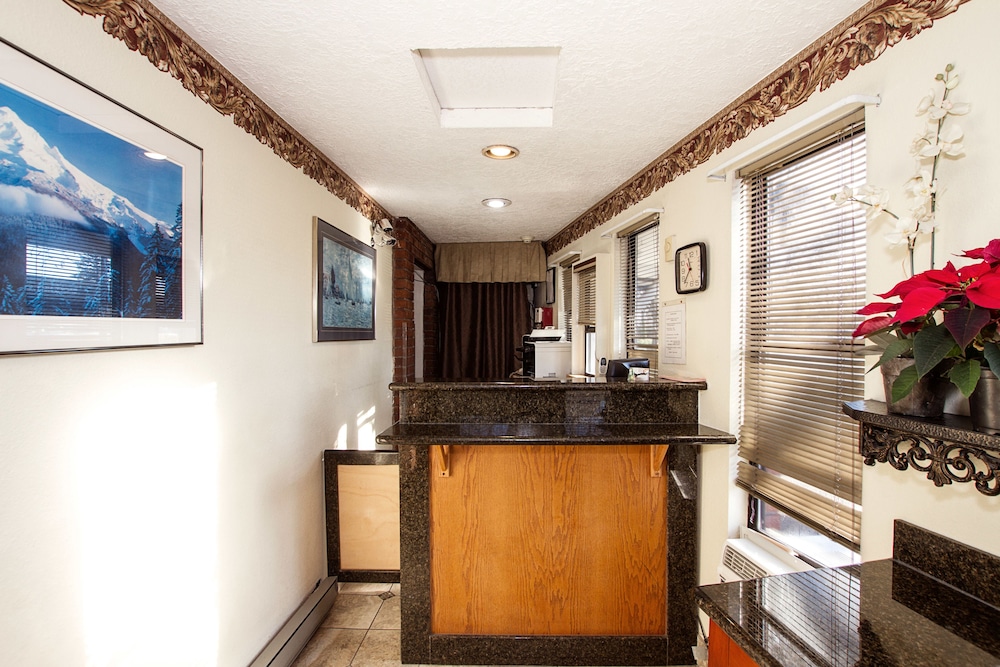 Super 8 by Wyndham Vancouver East 11/51