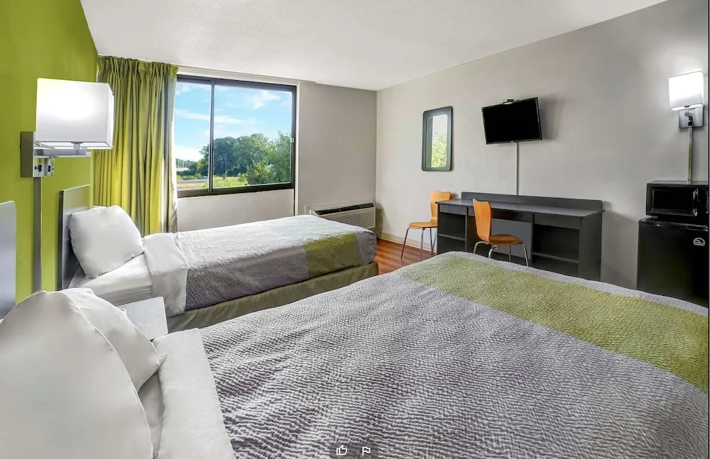 Travelodge by Wyndham Vernon CT 8/16