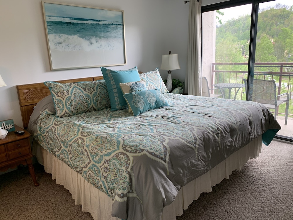 Laurel Inn Condominium 17/50