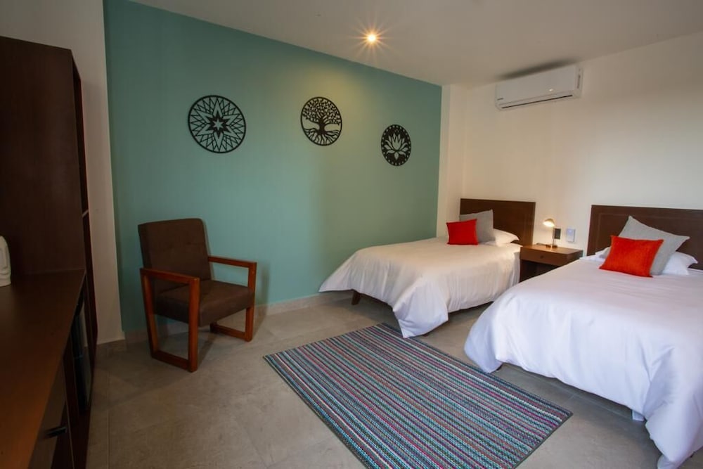 DELUXE, TWIN BEDS