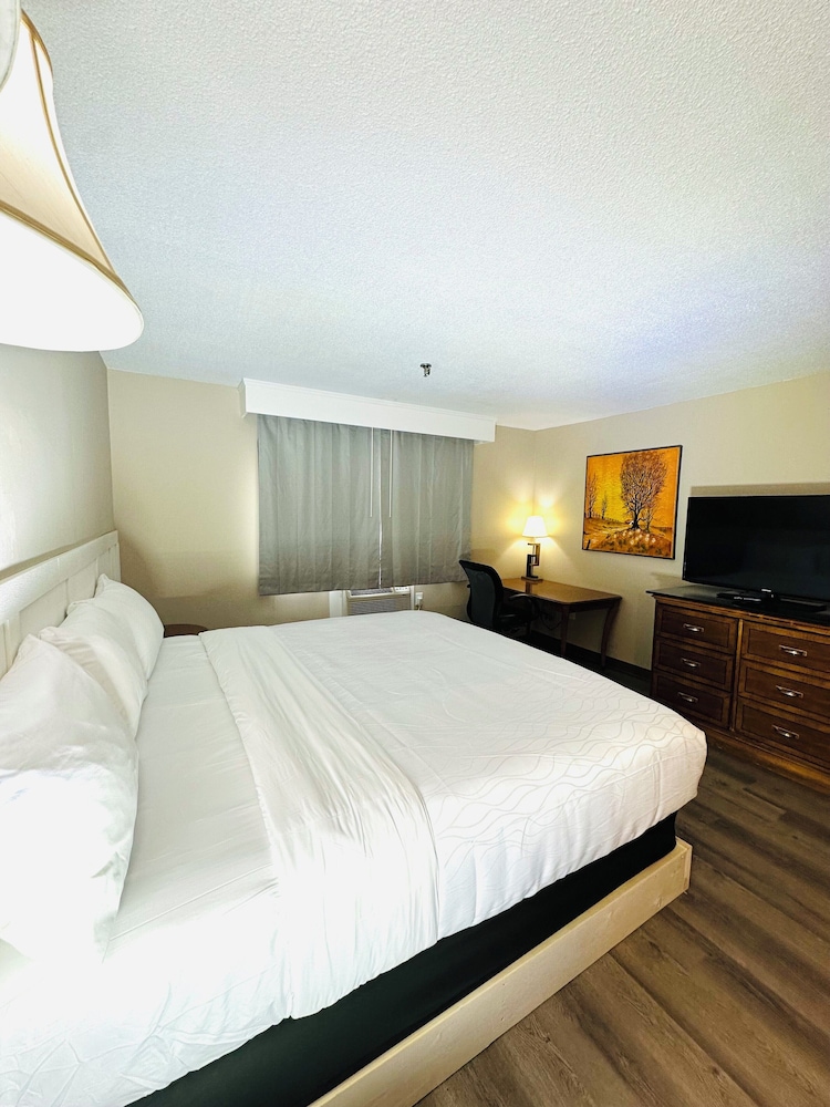 Presque Isle Inn and Convention Center 5/48