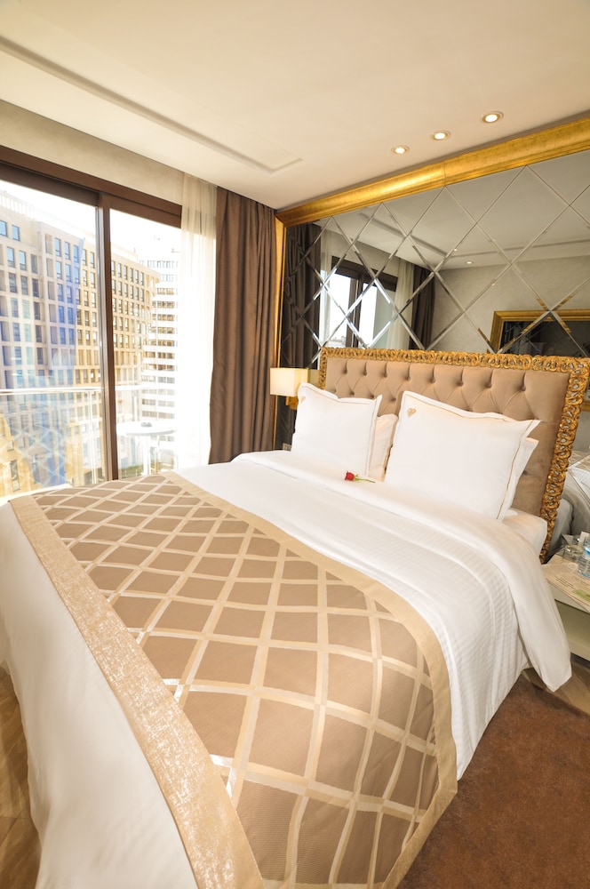 JUNIOR SUITE, KING BED