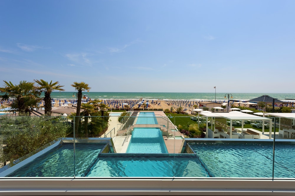 Le Soleil Hotel 54/60