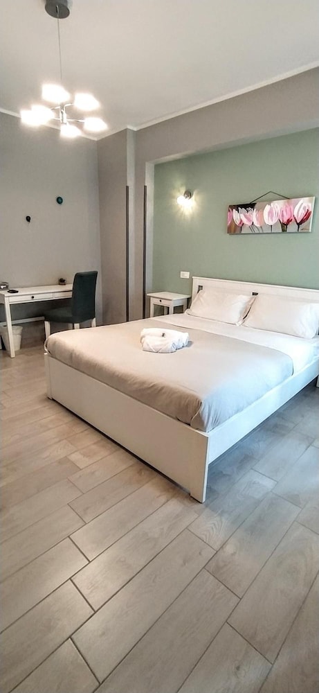 Pretty Tiburtina Room 9/28
